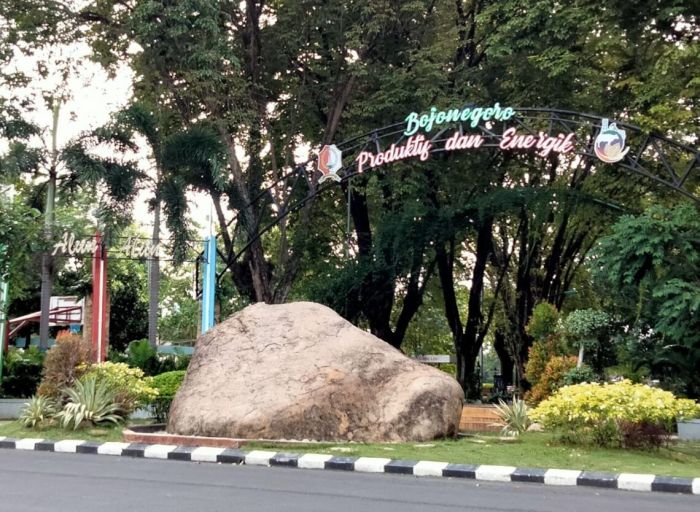 Perjalanan transportasi ongkos bojonegoro yogyakarta