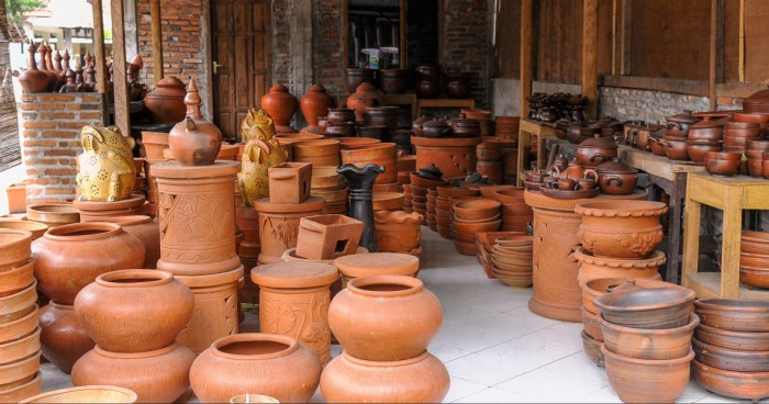 Bojonegoro menarik kerajinan kayu attraction batik